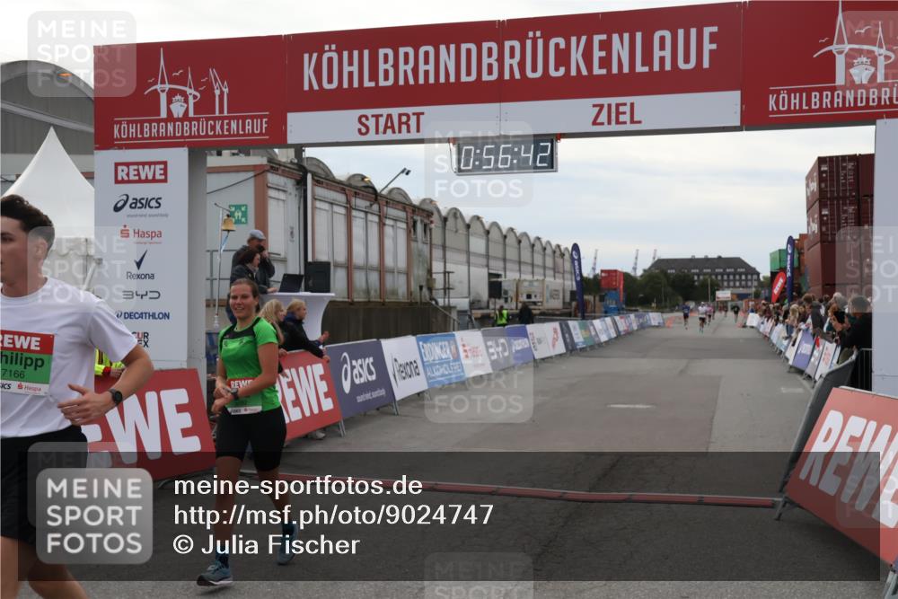 03.10.2025 - Köhlbrandbrückenlauf Julia Fischer http://msf.ph/oto/9024747 03.10.2025 15:56:42 Ziel 7092, 7166, 8782, 9182 meine-sportfotos.de