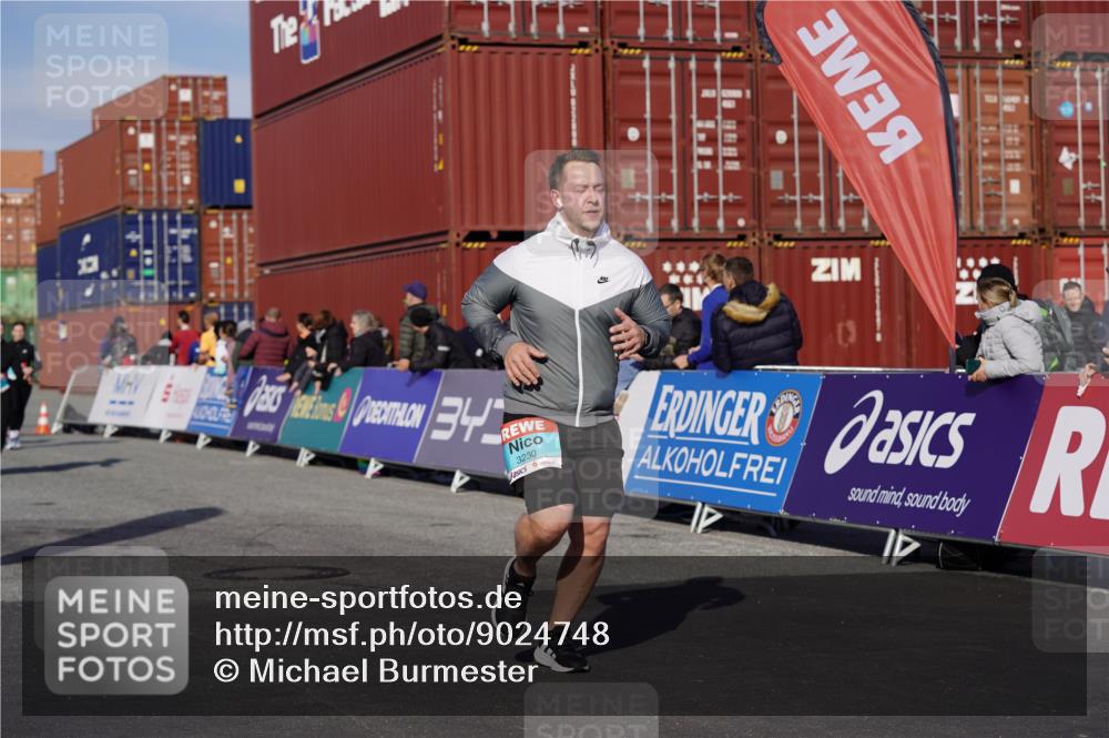 03.10.2025 - Köhlbrandbrückenlauf Michael Burmester http://msf.ph/oto/9024748 03.10.2025 10:27:26 Ziel 1914, 2059, 2136, 2162, 2192, 2237, 2352, 3230, 3346 meine-sportfotos.de
