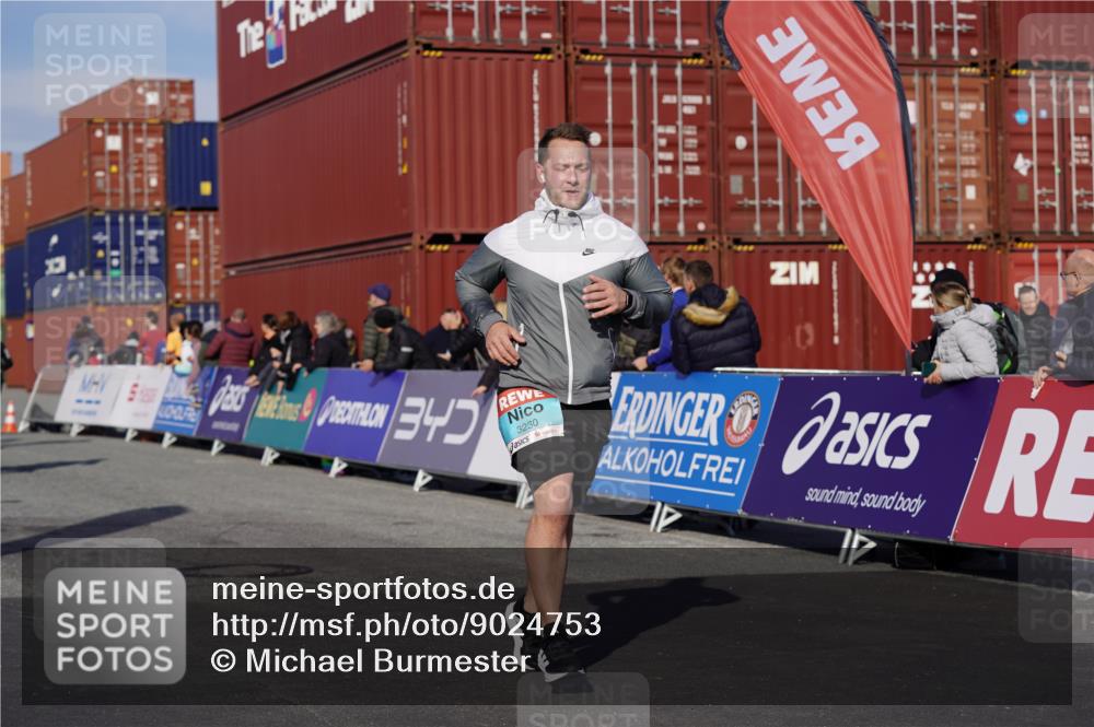 03.10.2025 - Köhlbrandbrückenlauf Michael Burmester http://msf.ph/oto/9024753 03.10.2025 10:27:26 Ziel 1914, 2059, 2136, 2162, 2192, 2237, 2352, 3230, 3346 meine-sportfotos.de