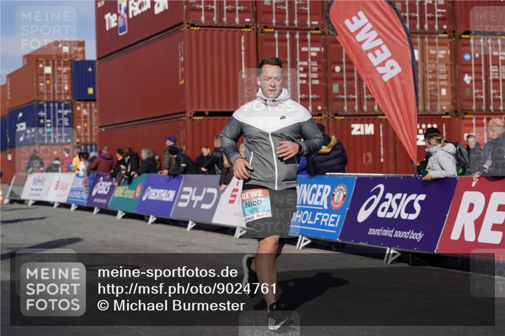 03.10.2025 - Köhlbrandbrückenlauf Michael Burmester http://msf.ph/oto/9024761 03.10.2025 10:27:27 Ziel 1914, 2059, 2162, 2192, 2237, 2352, 3230, 3346, 3429, 3451, 3452, 3739 meine-sportfotos.de