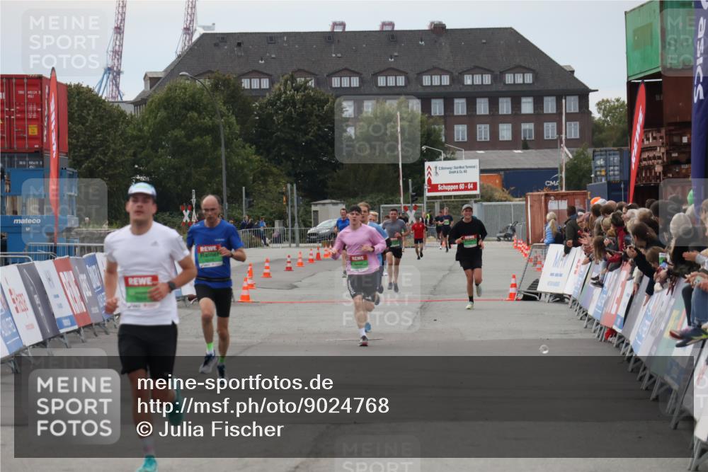 03.10.2025 - Köhlbrandbrückenlauf Julia Fischer http://msf.ph/oto/9024768 03.10.2025 15:56:51 Ziel 8782, 9664 meine-sportfotos.de