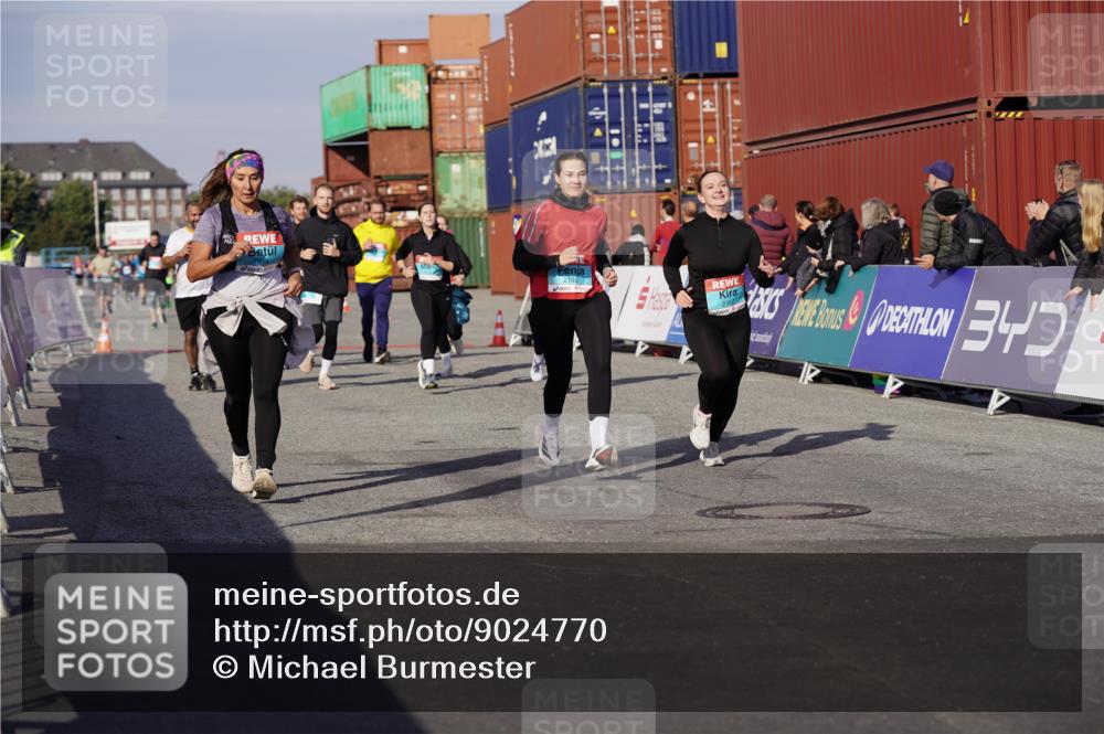 03.10.2025 - Köhlbrandbrückenlauf Michael Burmester http://msf.ph/oto/9024770 03.10.2025 10:27:28 Ziel 1914, 2059, 2162, 2192, 2237, 2352, 3230, 3346, 3429, 3451, 3452, 3626, 3739 meine-sportfotos.de