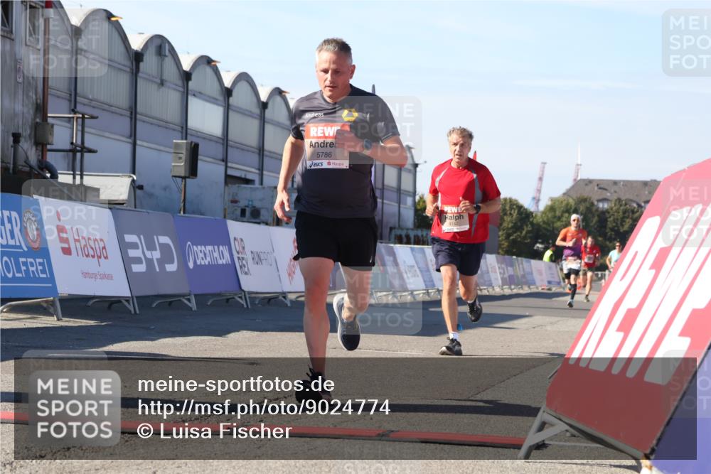 03.10.2025 - Köhlbrandbrückenlauf Luisa Fischer http://msf.ph/oto/9024774 03.10.2025 12:53:17 Ziel 4142, 5786, 6333 meine-sportfotos.de