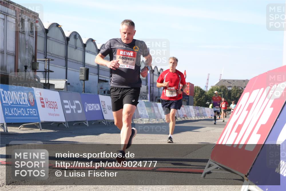 03.10.2025 - Köhlbrandbrückenlauf Luisa Fischer http://msf.ph/oto/9024777 03.10.2025 12:53:17 Ziel 4142, 5786, 6333 meine-sportfotos.de