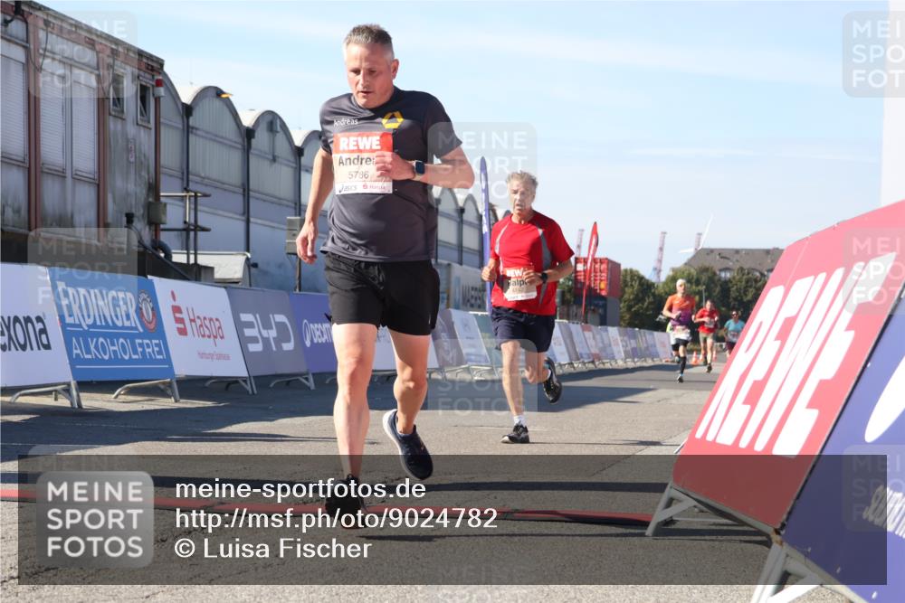 03.10.2025 - Köhlbrandbrückenlauf Luisa Fischer http://msf.ph/oto/9024782 03.10.2025 12:53:17 Ziel 4142, 5786, 6333 meine-sportfotos.de