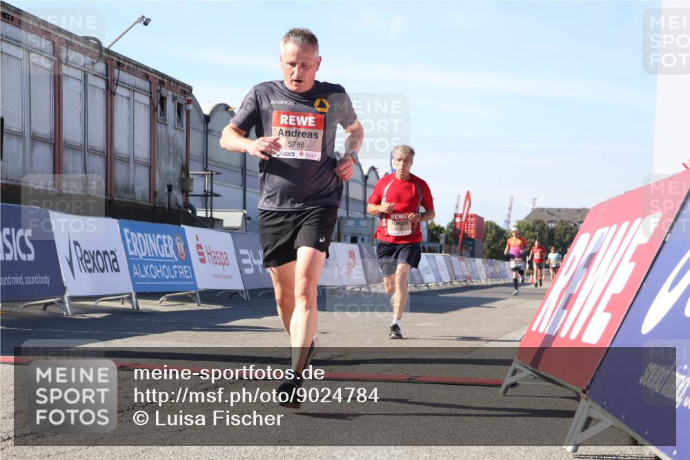 03.10.2025 - Köhlbrandbrückenlauf Luisa Fischer http://msf.ph/oto/9024784 03.10.2025 12:53:18 Ziel 4142, 5786, 6333 meine-sportfotos.de
