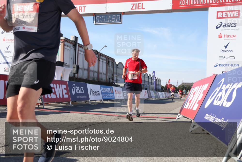 03.10.2025 - Köhlbrandbrückenlauf Luisa Fischer http://msf.ph/oto/9024804 03.10.2025 12:53:19 Ziel 4029, 4142, 5786, 6333 meine-sportfotos.de