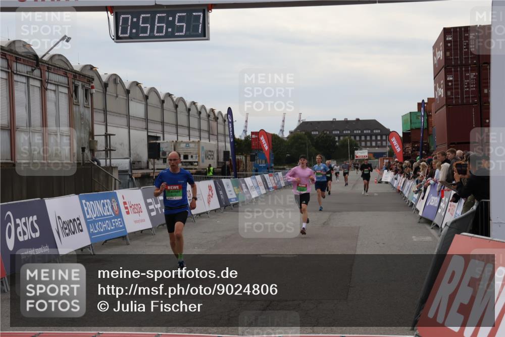 03.10.2025 - Köhlbrandbrückenlauf Julia Fischer http://msf.ph/oto/9024806 03.10.2025 15:56:57 Ziel 7882, 9226, 9664, 9665 meine-sportfotos.de