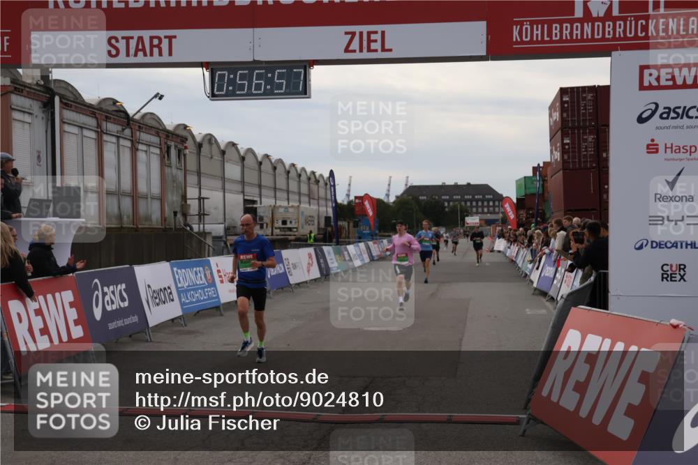 03.10.2025 - Köhlbrandbrückenlauf Julia Fischer http://msf.ph/oto/9024810 03.10.2025 15:56:57 Ziel 7882, 9226, 9664, 9665 meine-sportfotos.de