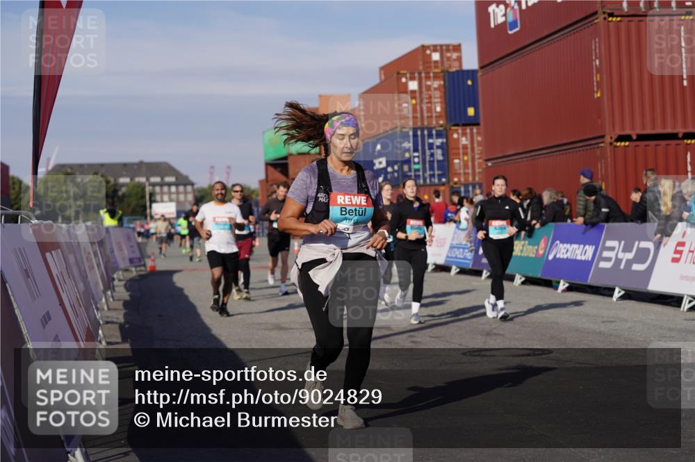 03.10.2025 - Köhlbrandbrückenlauf Michael Burmester http://msf.ph/oto/9024829 03.10.2025 10:27:31 Ziel 1472, 1914, 2059, 2162, 2166, 2192, 2237, 2352, 3230, 3346, 3429, 3451, 3452, 3626, 3739 meine-sportfotos.de