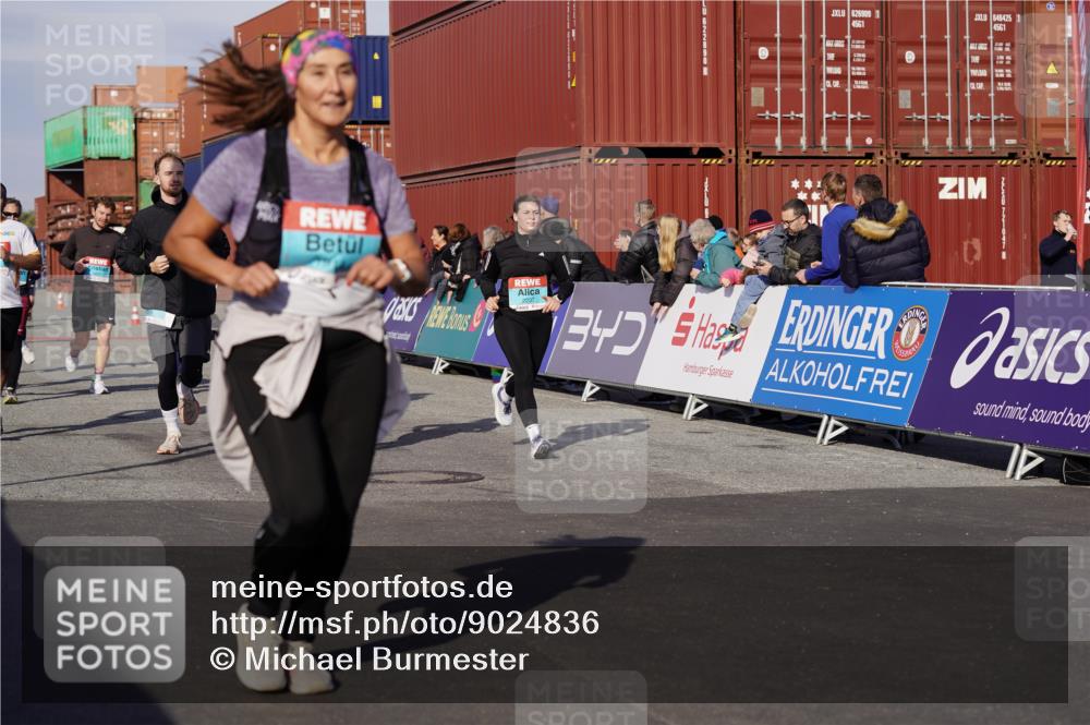 03.10.2025 - Köhlbrandbrückenlauf Michael Burmester http://msf.ph/oto/9024836 03.10.2025 10:27:32 Ziel 1472, 1914, 2059, 2086, 2162, 2166, 2192, 2237, 2352, 3346, 3429, 3451, 3452, 3626, 3739 meine-sportfotos.de
