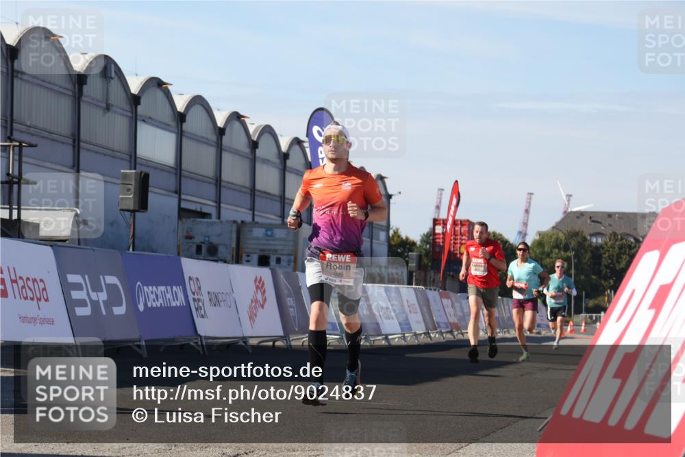 03.10.2025 - Köhlbrandbrückenlauf Luisa Fischer http://msf.ph/oto/9024837 03.10.2025 12:53:23 Ziel 4029, 4142, 5786, 6333, 6656, 6804 meine-sportfotos.de