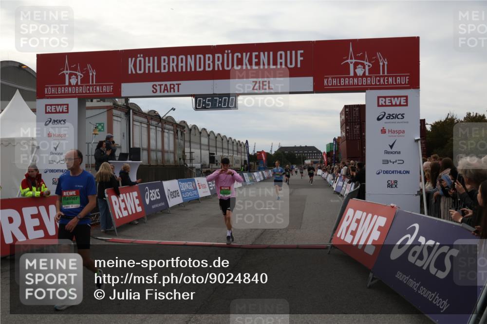 03.10.2025 - Köhlbrandbrückenlauf Julia Fischer http://msf.ph/oto/9024840 03.10.2025 15:57:00 Ziel 7882, 9226, 9664, 9665 meine-sportfotos.de
