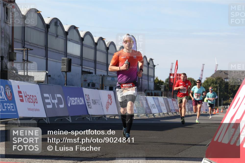 03.10.2025 - Köhlbrandbrückenlauf Luisa Fischer http://msf.ph/oto/9024841 03.10.2025 12:53:23 Ziel 4029, 4142, 5786, 6333, 6656, 6804 meine-sportfotos.de