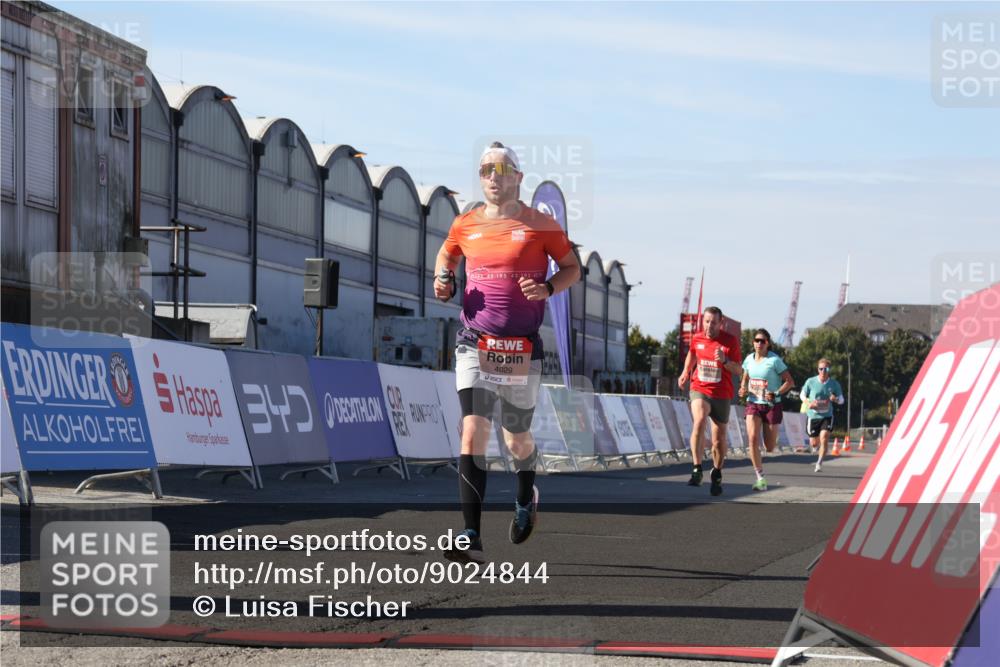 03.10.2025 - Köhlbrandbrückenlauf Luisa Fischer http://msf.ph/oto/9024844 03.10.2025 12:53:24 Ziel 4029, 4142, 5786, 6241, 6333, 6656, 6804 meine-sportfotos.de