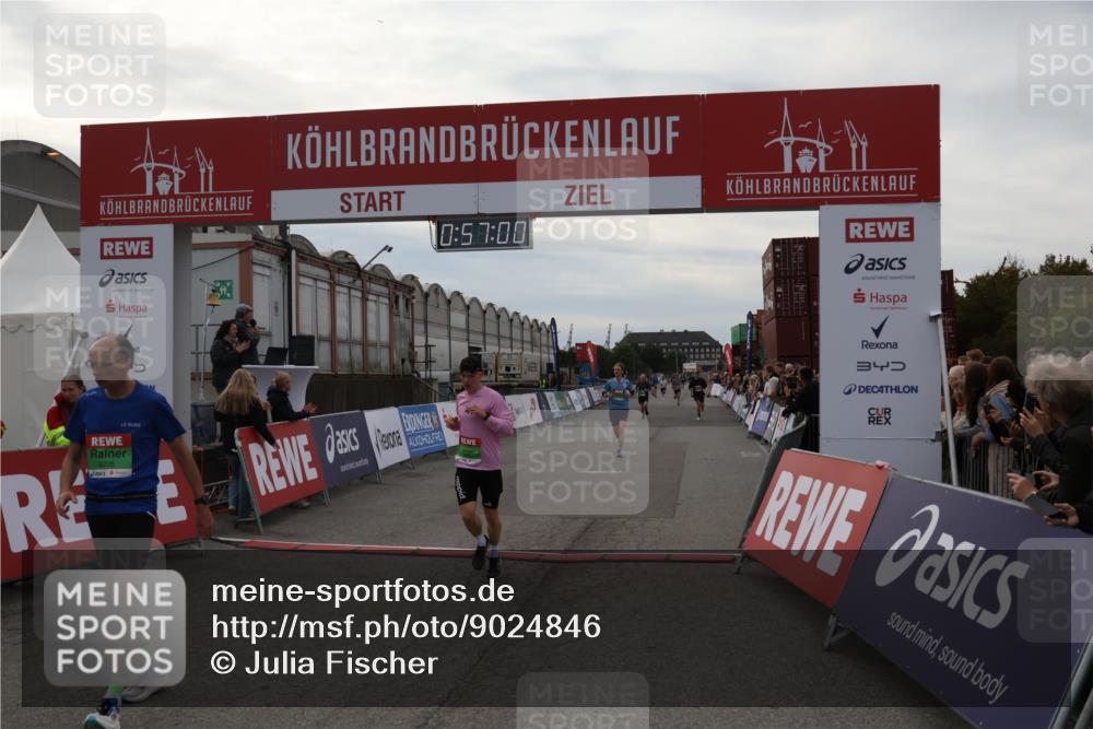 03.10.2025 - Köhlbrandbrückenlauf Julia Fischer http://msf.ph/oto/9024846 03.10.2025 15:57:00 Ziel 7882, 9226, 9664, 9665 meine-sportfotos.de