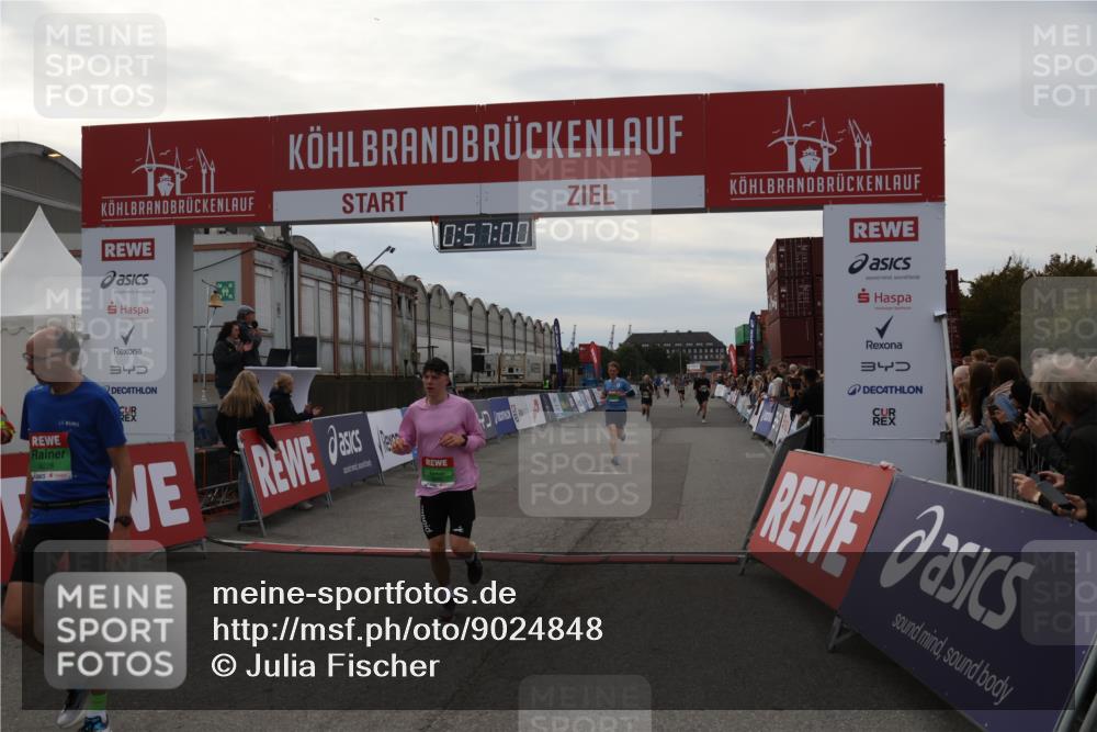 03.10.2025 - Köhlbrandbrückenlauf Julia Fischer http://msf.ph/oto/9024848 03.10.2025 15:57:00 Ziel 7882, 9226, 9664, 9665 meine-sportfotos.de