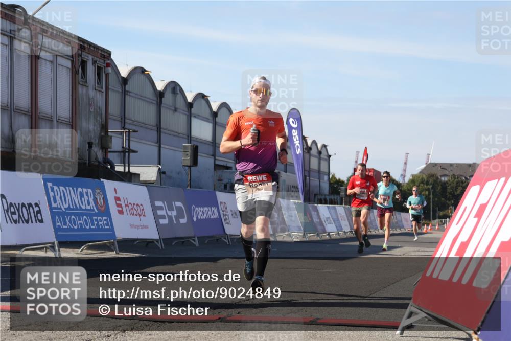 03.10.2025 - Köhlbrandbrückenlauf Luisa Fischer http://msf.ph/oto/9024849 03.10.2025 12:53:24 Ziel 4029, 4142, 5786, 6241, 6333, 6656, 6804 meine-sportfotos.de