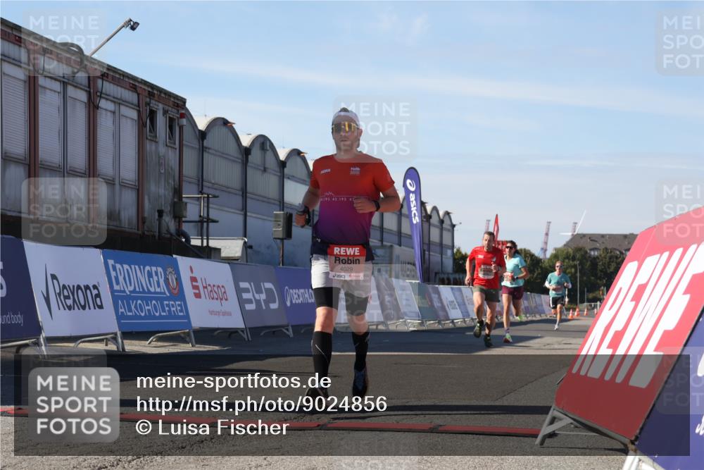 03.10.2025 - Köhlbrandbrückenlauf Luisa Fischer http://msf.ph/oto/9024856 03.10.2025 12:53:24 Ziel 4029, 4142, 5786, 6241, 6333, 6656, 6804 meine-sportfotos.de