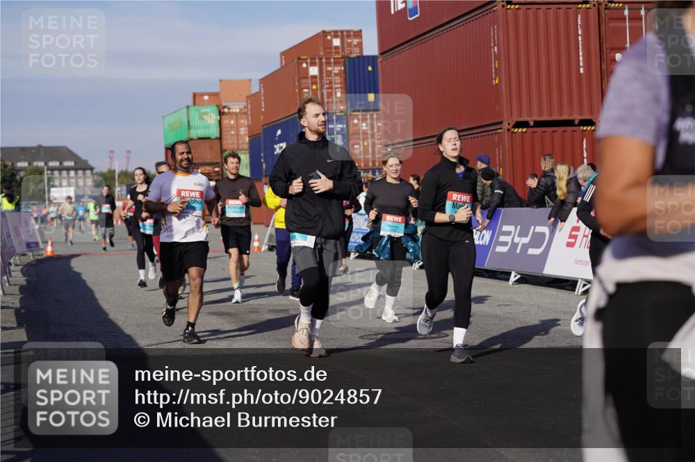03.10.2025 - Köhlbrandbrückenlauf Michael Burmester http://msf.ph/oto/9024857 03.10.2025 10:27:33 Ziel 1472, 2059, 2086, 2162, 2166, 2192, 2237, 2352, 3346, 3429, 3451, 3452, 3626, 3739 meine-sportfotos.de