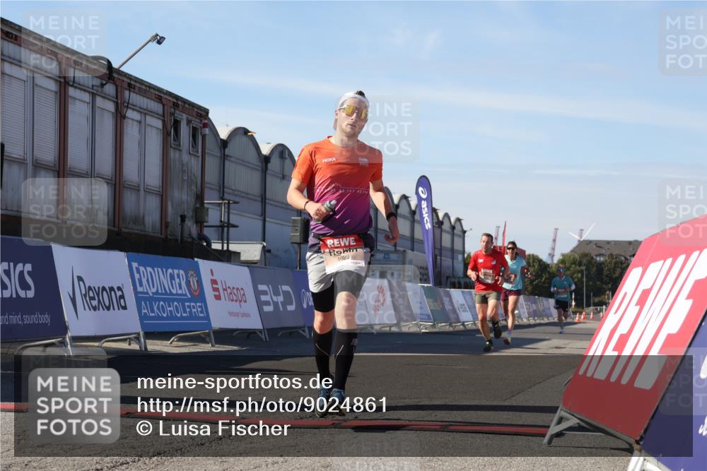 03.10.2025 - Köhlbrandbrückenlauf Luisa Fischer http://msf.ph/oto/9024861 03.10.2025 12:53:25 Ziel 4029, 4142, 5786, 6241, 6656, 6804 meine-sportfotos.de