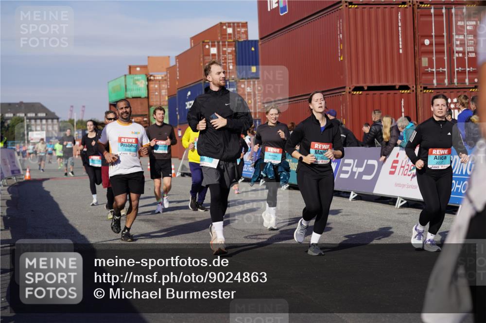 03.10.2025 - Köhlbrandbrückenlauf Michael Burmester http://msf.ph/oto/9024863 03.10.2025 10:27:33 Ziel 1472, 2059, 2086, 2162, 2166, 2192, 2237, 2352, 3346, 3429, 3451, 3452, 3626, 3739 meine-sportfotos.de