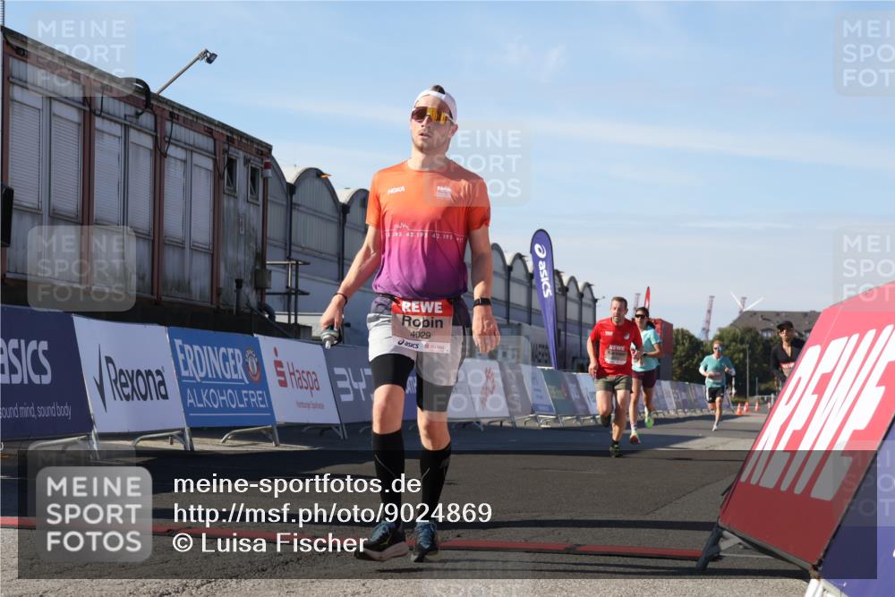 03.10.2025 - Köhlbrandbrückenlauf Luisa Fischer http://msf.ph/oto/9024869 03.10.2025 12:53:25 Ziel 4029, 4142, 5786, 6241, 6656, 6804 meine-sportfotos.de