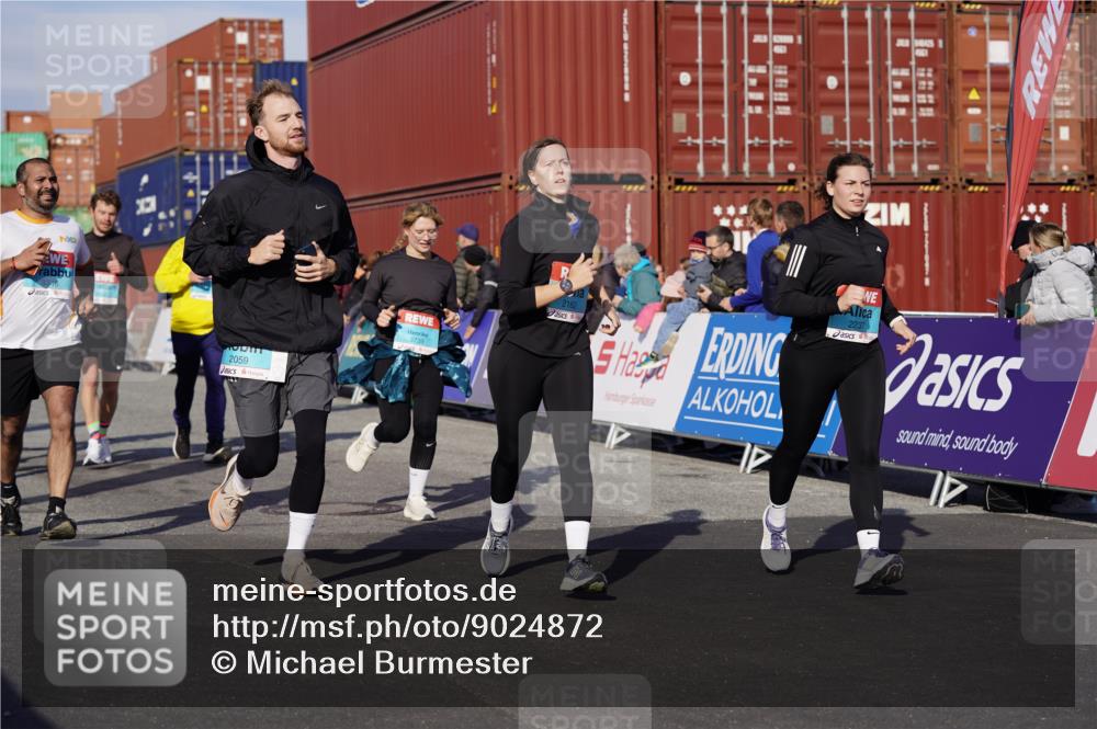 03.10.2025 - Köhlbrandbrückenlauf Michael Burmester http://msf.ph/oto/9024872 03.10.2025 10:27:33 Ziel 1472, 2059, 2086, 2162, 2166, 2192, 2237, 2352, 3346, 3429, 3451, 3452, 3626, 3739 meine-sportfotos.de