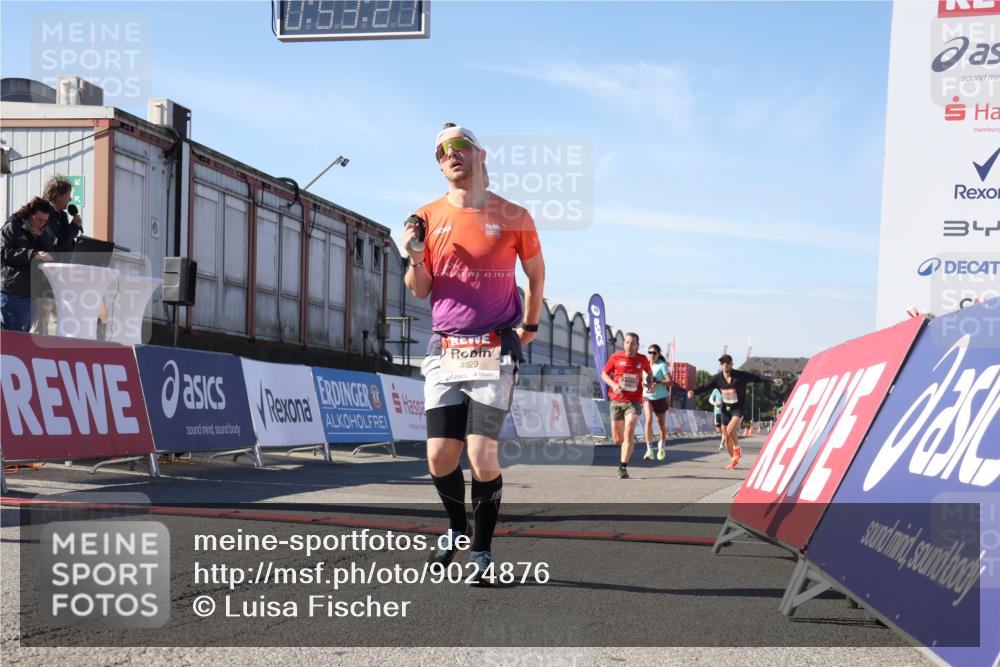 03.10.2025 - Köhlbrandbrückenlauf Luisa Fischer http://msf.ph/oto/9024876 03.10.2025 12:53:26 Ziel 4029, 4142, 5786, 6241, 6656, 6804 meine-sportfotos.de