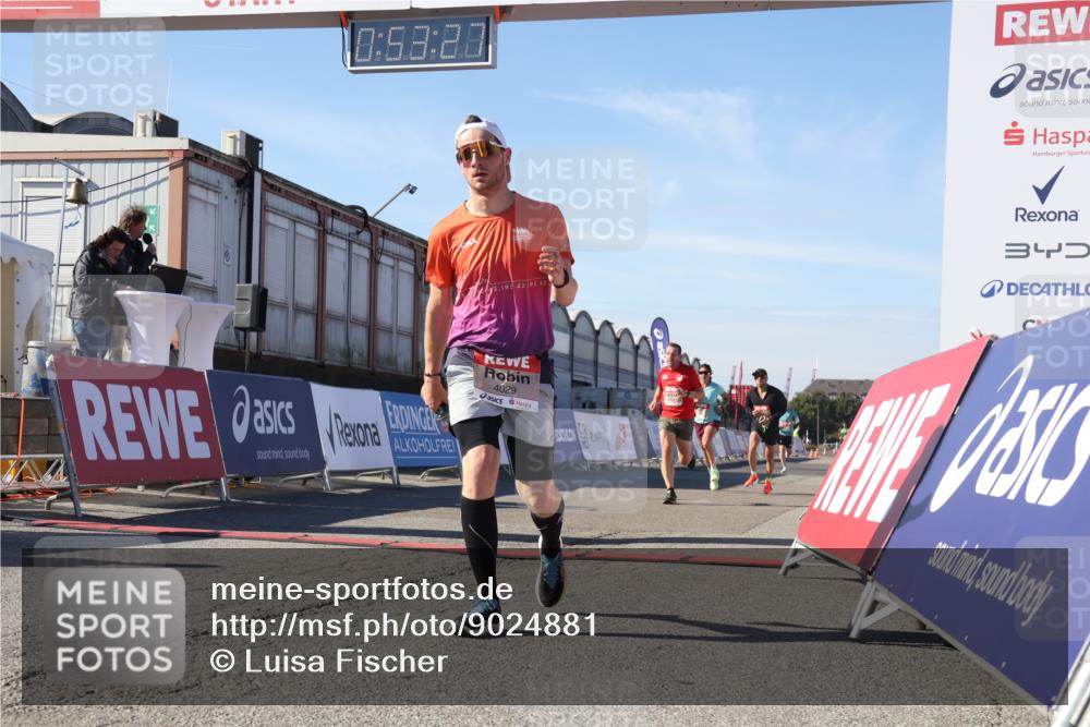 03.10.2025 - Köhlbrandbrückenlauf Luisa Fischer http://msf.ph/oto/9024881 03.10.2025 12:53:26 Ziel 4029, 4142, 5786, 6241, 6656, 6804 meine-sportfotos.de