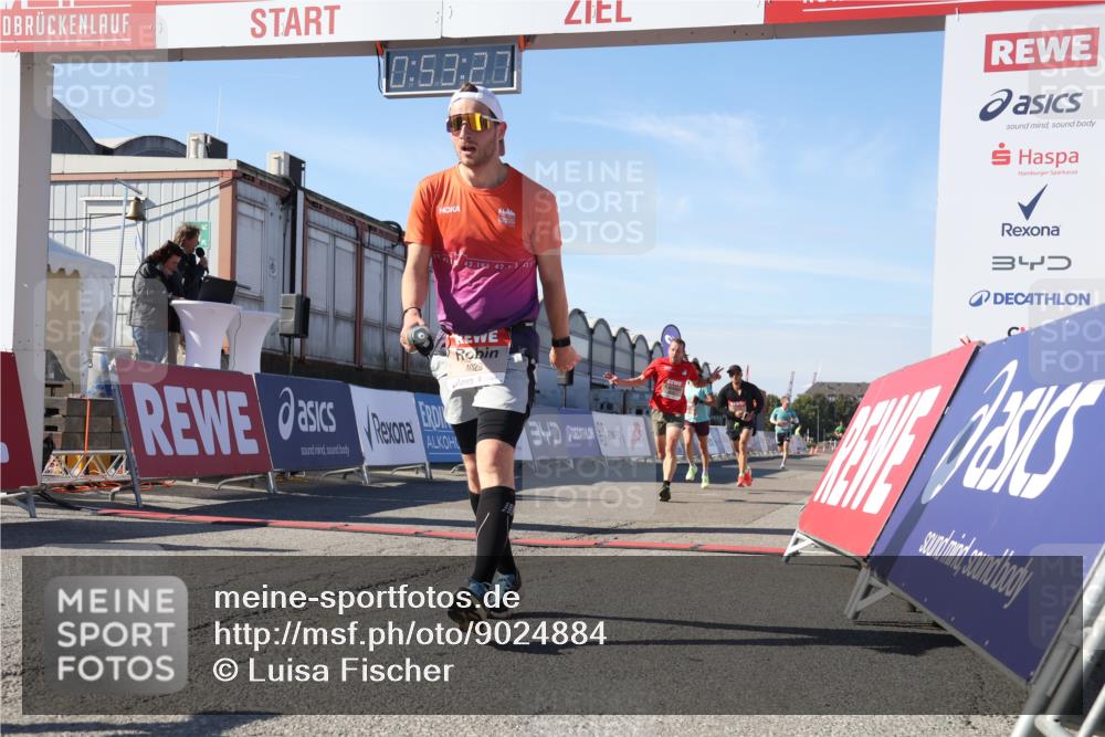 03.10.2025 - Köhlbrandbrückenlauf Luisa Fischer http://msf.ph/oto/9024884 03.10.2025 12:53:26 Ziel 4029, 4142, 5786, 6241, 6656, 6804 meine-sportfotos.de