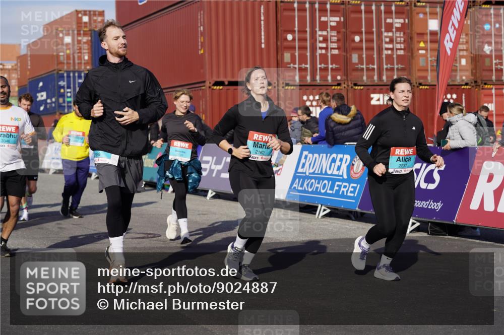 03.10.2025 - Köhlbrandbrückenlauf Michael Burmester http://msf.ph/oto/9024887 03.10.2025 10:27:34 Ziel 1472, 2059, 2086, 2162, 2166, 2192, 2237, 2352, 3346, 3429, 3451, 3452, 3626, 3739 meine-sportfotos.de