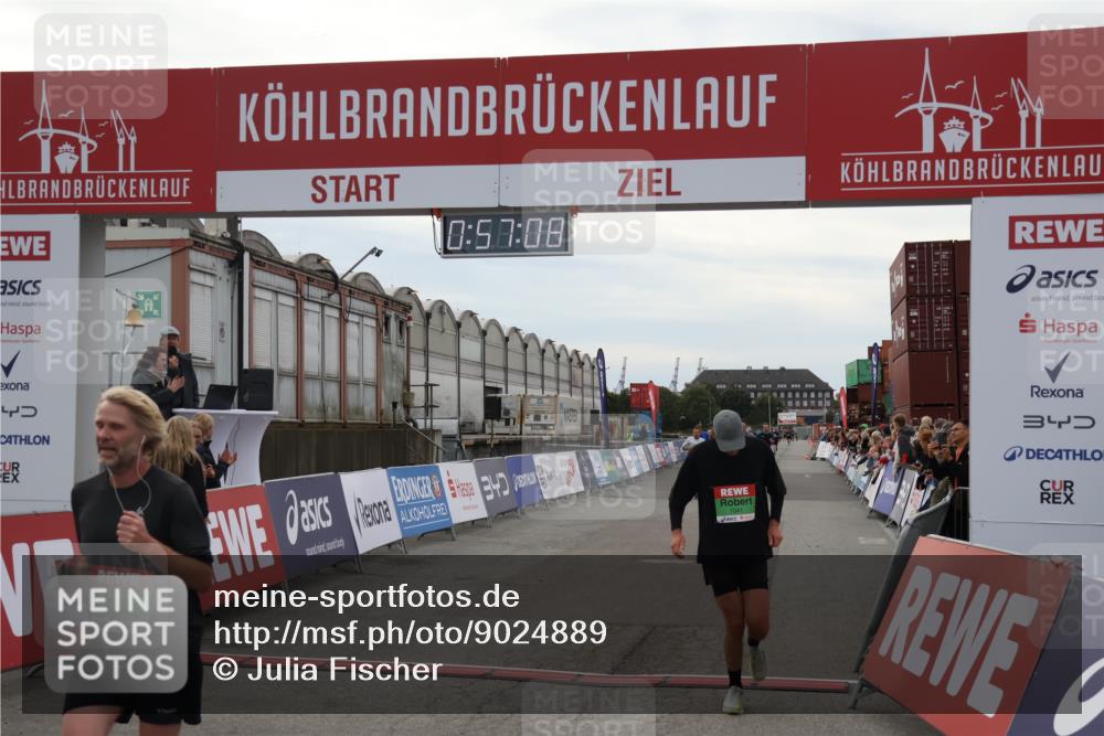 03.10.2025 - Köhlbrandbrückenlauf Julia Fischer http://msf.ph/oto/9024889 03.10.2025 15:57:08 Ziel 7041, 7593, 7618, 7882, 9226, 9665, 9751 meine-sportfotos.de