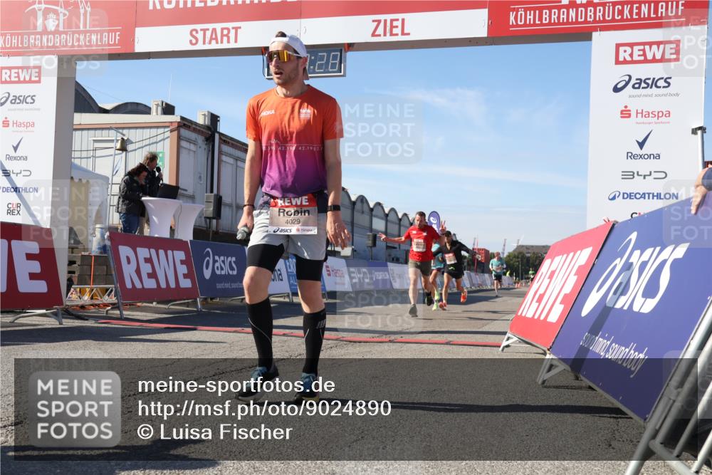 03.10.2025 - Köhlbrandbrückenlauf Luisa Fischer http://msf.ph/oto/9024890 03.10.2025 12:53:27 Ziel 4029, 4142, 4155, 5786, 6241, 6656, 6804 meine-sportfotos.de