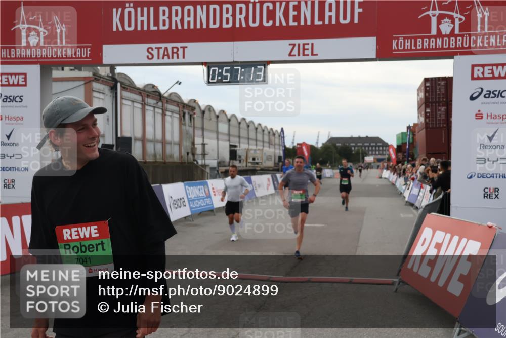03.10.2025 - Köhlbrandbrückenlauf Julia Fischer http://msf.ph/oto/9024899 03.10.2025 15:57:13 Ziel 7041, 7107, 7593, 7618, 9032, 9751 meine-sportfotos.de