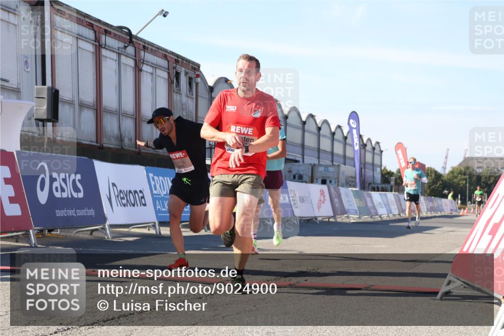 03.10.2025 - Köhlbrandbrückenlauf Luisa Fischer http://msf.ph/oto/9024900 03.10.2025 12:53:28 Ziel 4029, 4142, 4155, 5786, 6241, 6656, 6804 meine-sportfotos.de