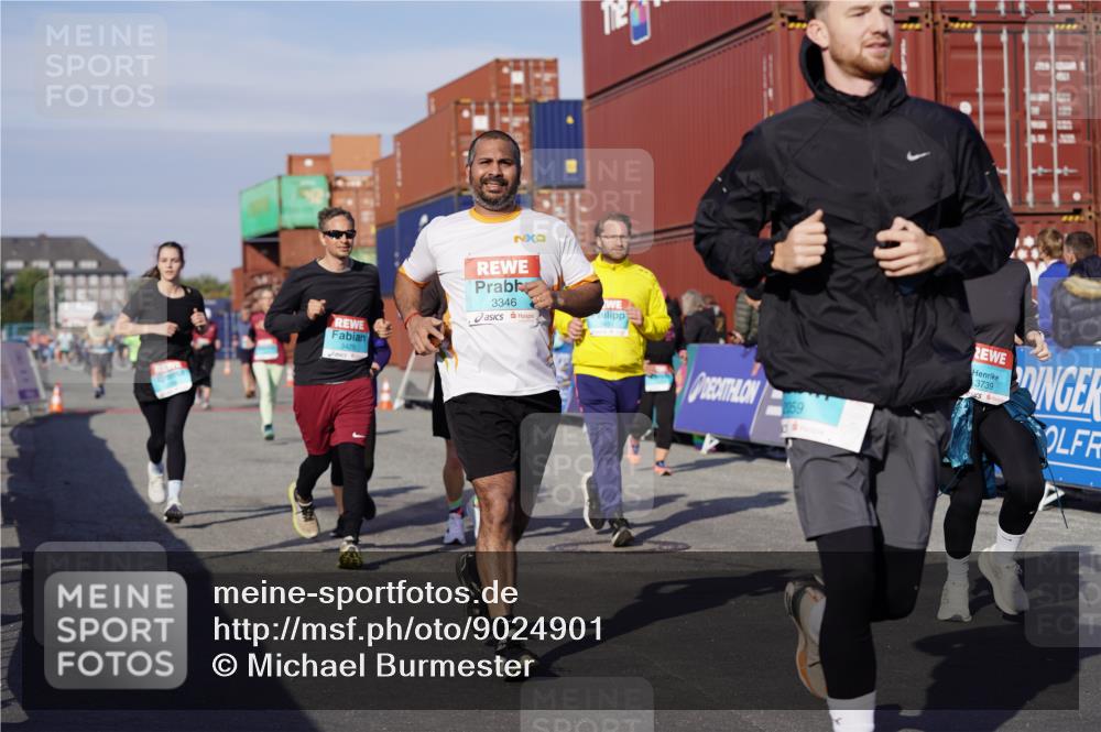 03.10.2025 - Köhlbrandbrückenlauf Michael Burmester http://msf.ph/oto/9024901 03.10.2025 10:27:34 Ziel 1472, 2059, 2086, 2162, 2166, 2192, 2237, 2352, 3346, 3429, 3451, 3452, 3626, 3739 meine-sportfotos.de