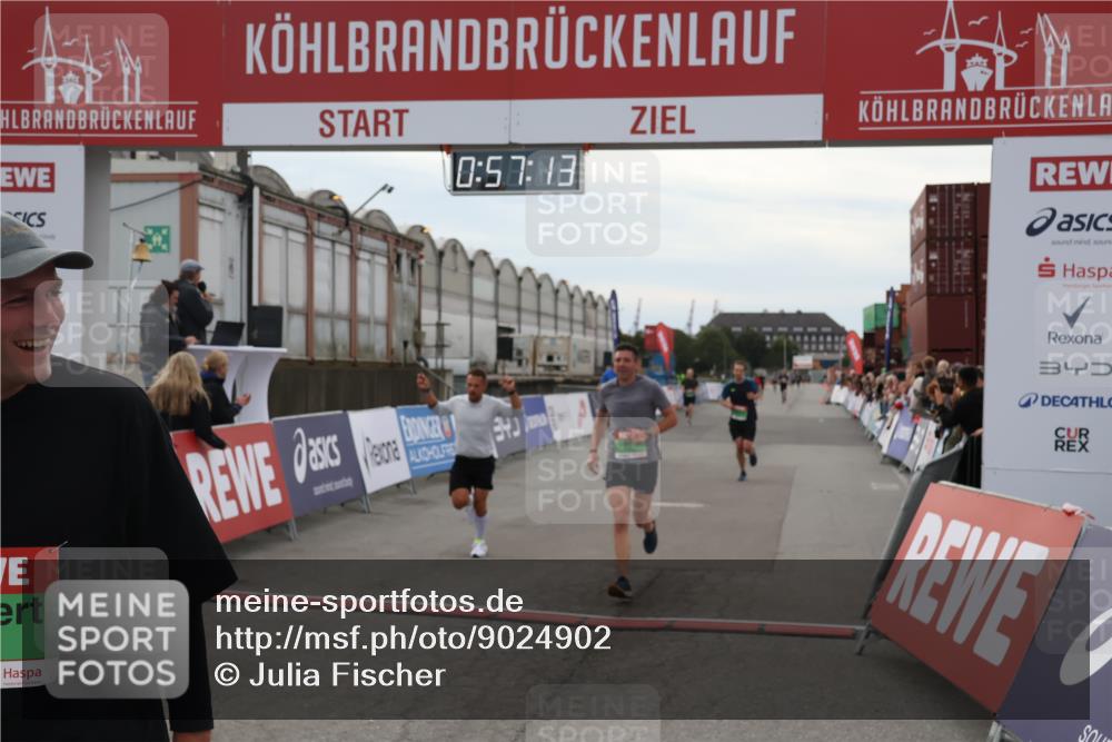 03.10.2025 - Köhlbrandbrückenlauf Julia Fischer http://msf.ph/oto/9024902 03.10.2025 15:57:13 Ziel 7041, 7107, 7593, 7618, 9032, 9751 meine-sportfotos.de