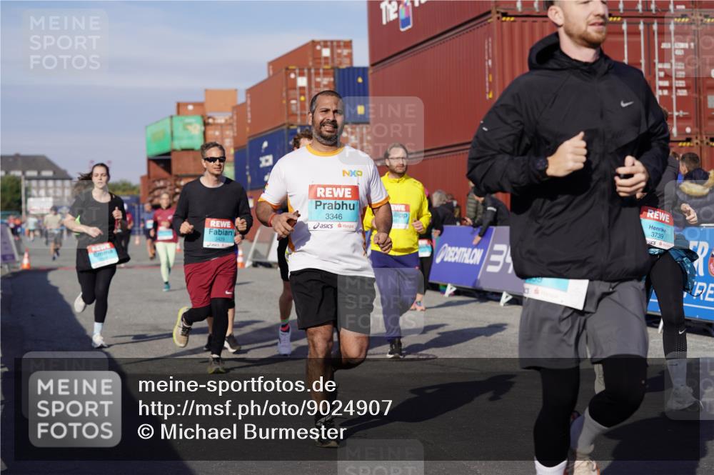 03.10.2025 - Köhlbrandbrückenlauf Michael Burmester http://msf.ph/oto/9024907 03.10.2025 10:27:35 Ziel 1472, 1759, 2059, 2086, 2162, 2166, 2192, 2237, 2352, 3346, 3429, 3451, 3452, 3626, 3739 meine-sportfotos.de