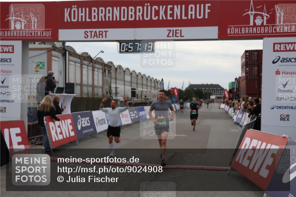 03.10.2025 - Köhlbrandbrückenlauf Julia Fischer http://msf.ph/oto/9024908 03.10.2025 15:57:13 Ziel 7041, 7107, 7593, 7618, 9032, 9751 meine-sportfotos.de