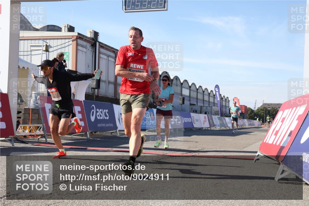 03.10.2025 - Köhlbrandbrückenlauf Luisa Fischer http://msf.ph/oto/9024911 03.10.2025 12:53:28 Ziel 4029, 4142, 4155, 5786, 6241, 6656, 6804 meine-sportfotos.de