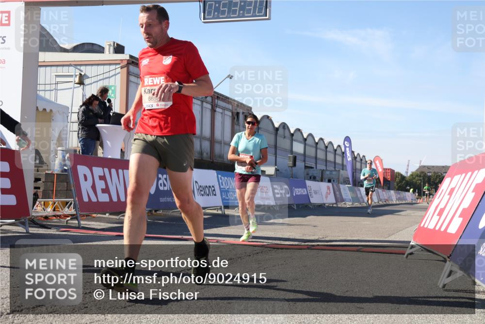 03.10.2025 - Köhlbrandbrückenlauf Luisa Fischer http://msf.ph/oto/9024915 03.10.2025 12:53:29 Ziel 4029, 4142, 4155, 6241, 6656, 6804 meine-sportfotos.de
