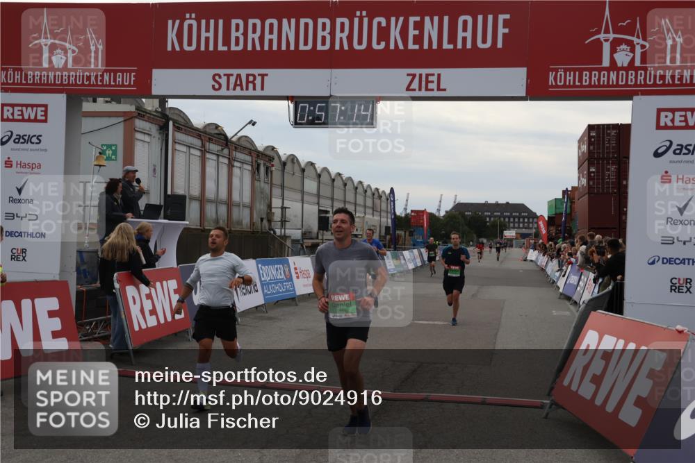 03.10.2025 - Köhlbrandbrückenlauf Julia Fischer http://msf.ph/oto/9024916 03.10.2025 15:57:14 Ziel 7041, 7107, 7593, 7618, 9032, 9751 meine-sportfotos.de