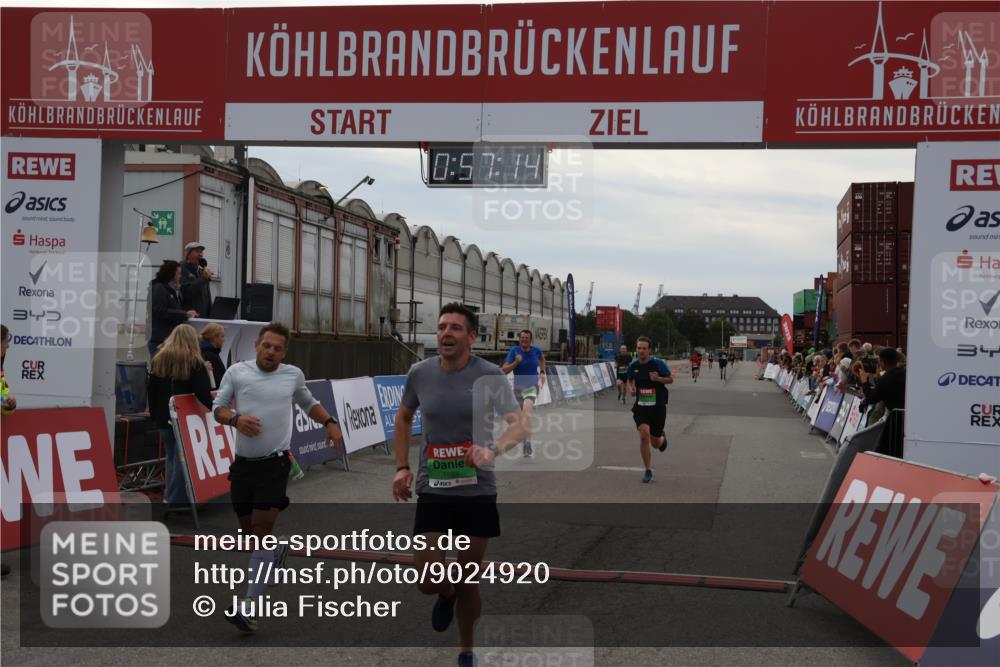03.10.2025 - Köhlbrandbrückenlauf Julia Fischer http://msf.ph/oto/9024920 03.10.2025 15:57:14 Ziel 7041, 7107, 7593, 7618, 9032, 9751 meine-sportfotos.de