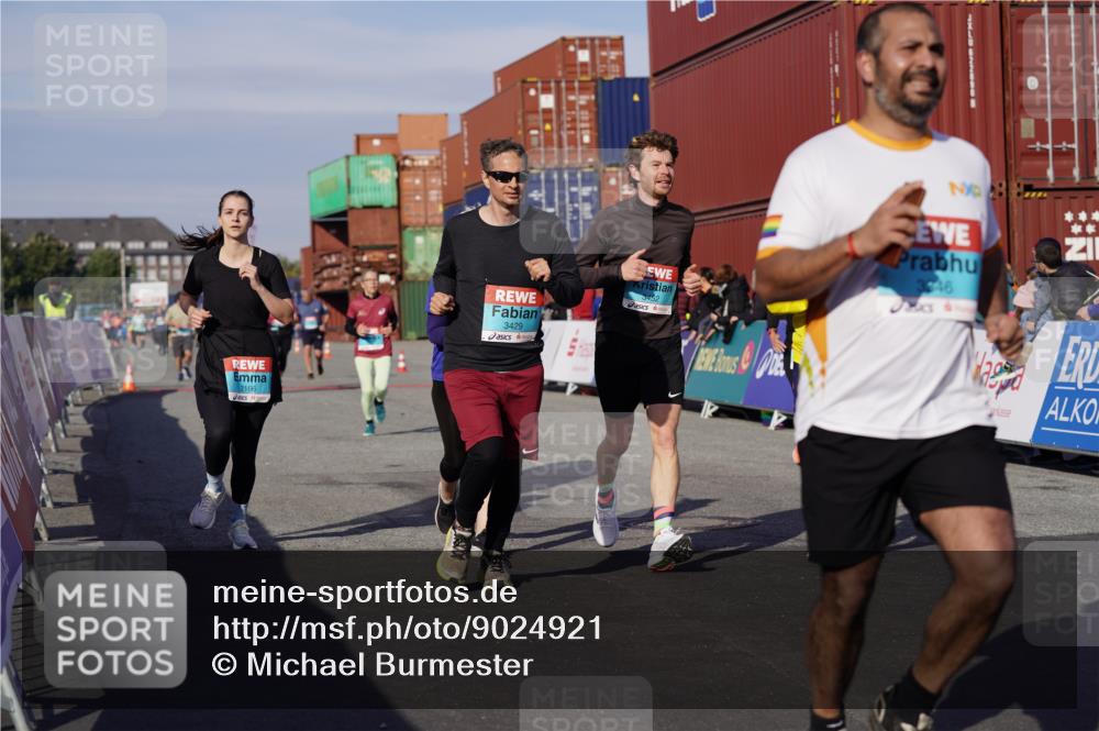 03.10.2025 - Köhlbrandbrückenlauf Michael Burmester http://msf.ph/oto/9024921 03.10.2025 10:27:35 Ziel 1472, 1759, 2059, 2086, 2162, 2166, 2192, 2237, 2352, 3346, 3429, 3451, 3452, 3626, 3739 meine-sportfotos.de