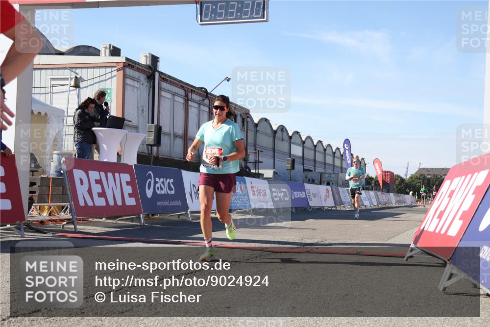 03.10.2025 - Köhlbrandbrückenlauf Luisa Fischer http://msf.ph/oto/9024924 03.10.2025 12:53:29 Ziel 4029, 4142, 4155, 6241, 6656, 6804 meine-sportfotos.de