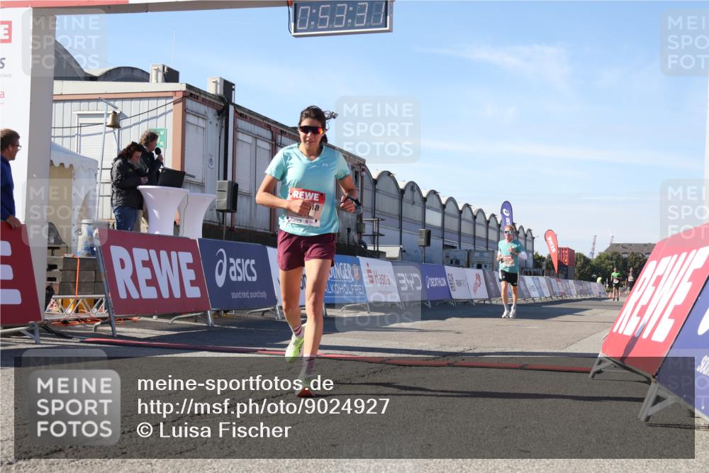 03.10.2025 - Köhlbrandbrückenlauf Luisa Fischer http://msf.ph/oto/9024927 03.10.2025 12:53:30 Ziel 4029, 4155, 6241, 6656, 6804 meine-sportfotos.de