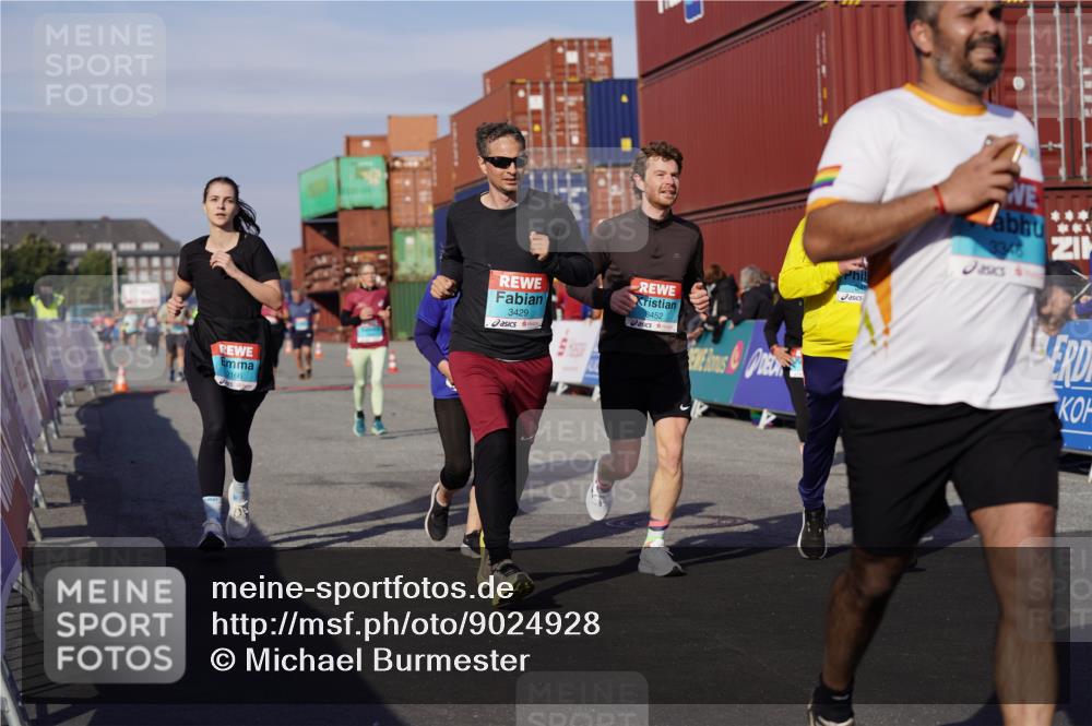 03.10.2025 - Köhlbrandbrückenlauf Michael Burmester http://msf.ph/oto/9024928 03.10.2025 10:27:35 Ziel 1472, 1759, 2059, 2086, 2162, 2166, 2192, 2237, 2352, 3346, 3429, 3451, 3452, 3626, 3739 meine-sportfotos.de