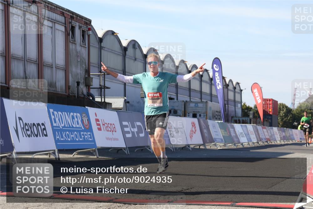 03.10.2025 - Köhlbrandbrückenlauf Luisa Fischer http://msf.ph/oto/9024935 03.10.2025 12:53:32 Ziel 4029, 4155, 6241, 6656, 6804 meine-sportfotos.de