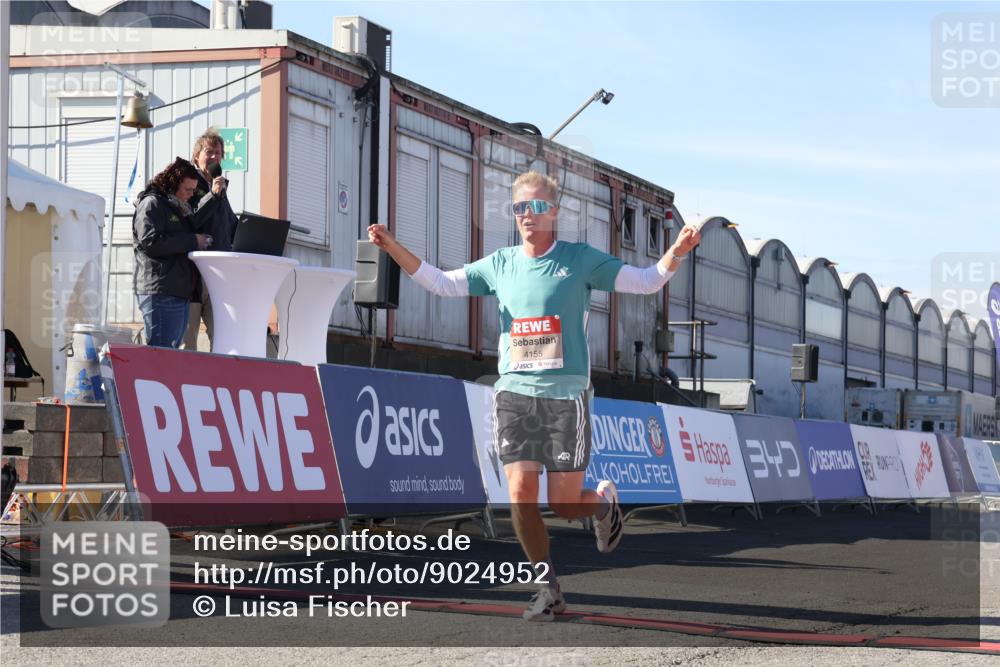 03.10.2025 - Köhlbrandbrückenlauf Luisa Fischer http://msf.ph/oto/9024952 03.10.2025 12:53:33 Ziel 4029, 4155, 6241, 6656, 6804 meine-sportfotos.de